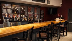 Bar (on property) - Village Inn & Suites  (Sarnia)