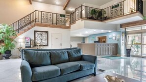 Reception hall - Village Inn & Suites  (Sarnia)