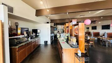 Bữa sáng kiểu Anh vào ngày cuối tuần (18.07 CAD/mỗi người)