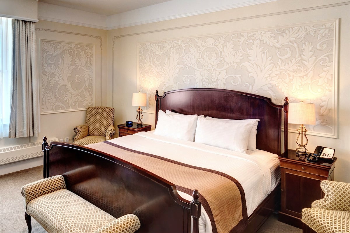 Suite Deluxe, 1 cama King size y sofá cama | 1 habitación y ropa de cama de alta calidad