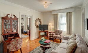 Deluxe Suite, 1 King Bed with Sofa bed | View from room