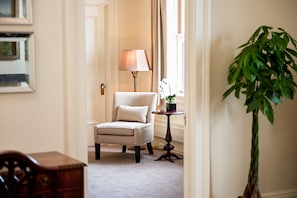 Deluxe Suite, 1 King Bed with Sofa bed | Living area | Plasma TV