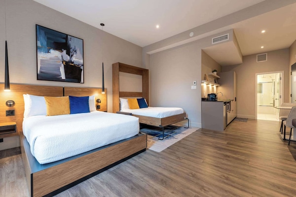 Superior-Zimmer, 2 Queen-Betten, Nichtraucher | Hochwertige Bettwaren, Zimmersafe, Schreibtisch