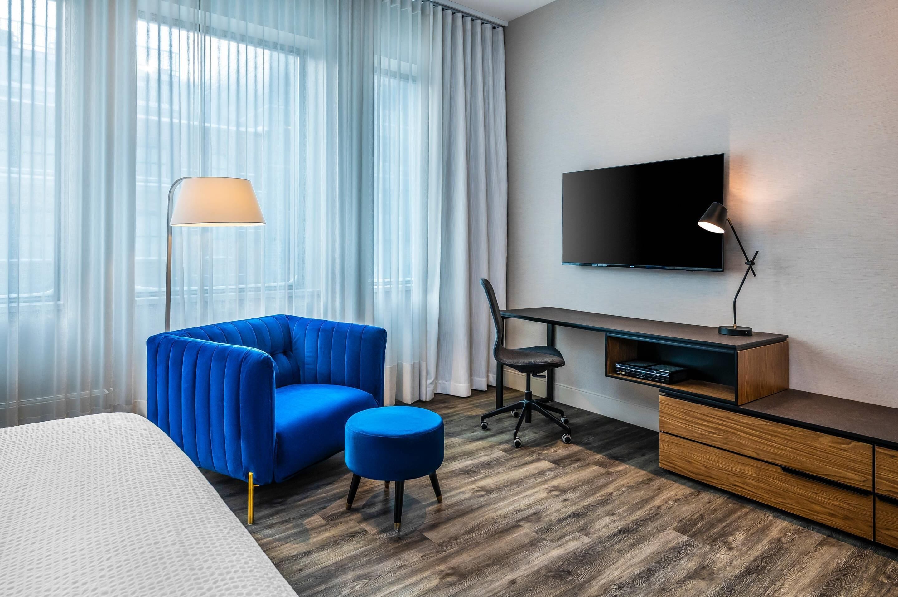 Suite, 1 King Bed, Non Smoking (Efficiency) | Premium bedding, in-room safe, desk, laptop workspace