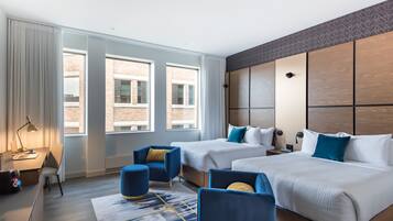 Ropa de cama de alta calidad y caja de seguridad en la habitación