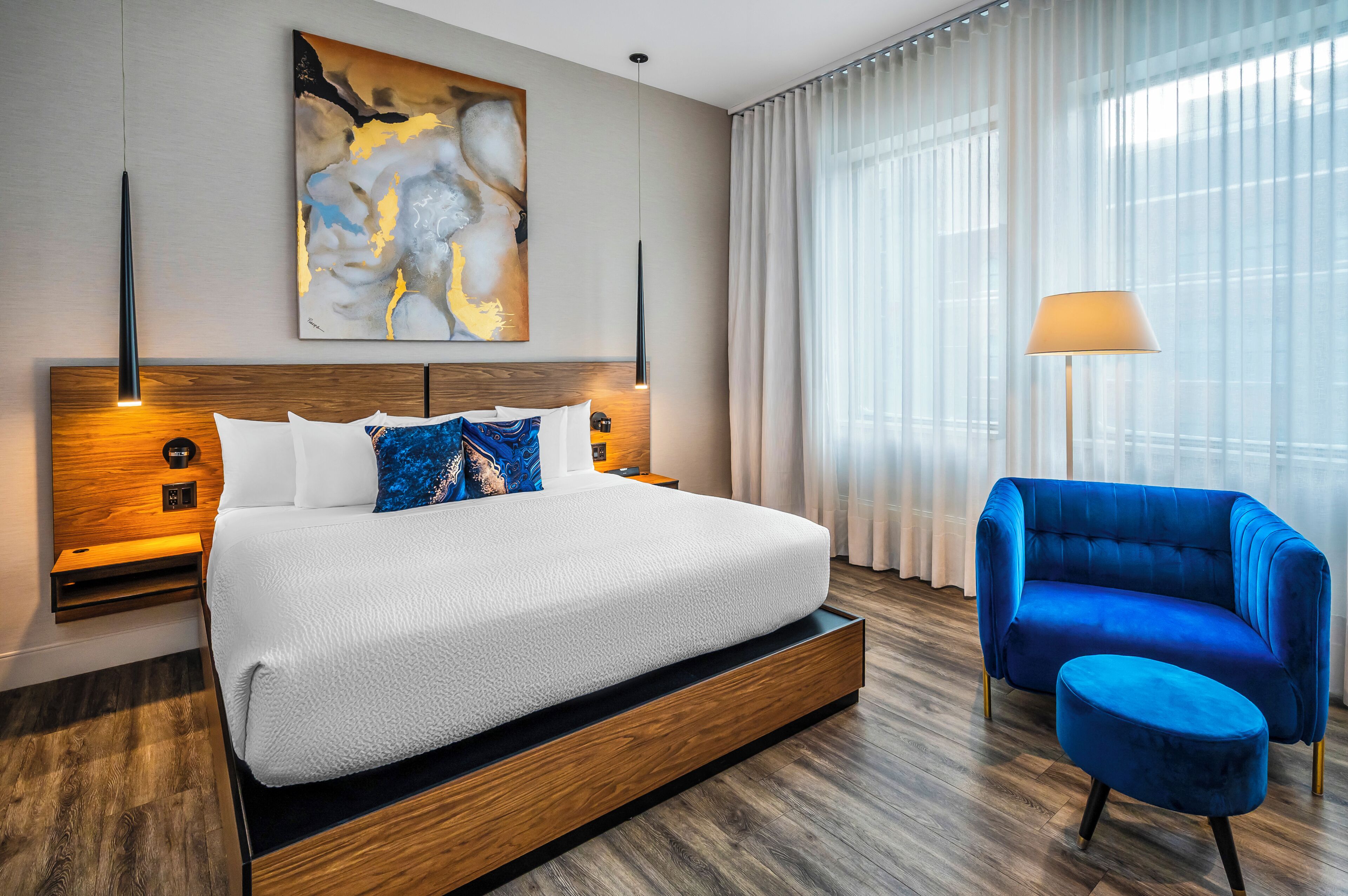 Premium bedding, in-room safe, desk, laptop workspace