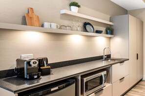 Sengetøy av topp kvalitet, safe på rommet og skrivebord