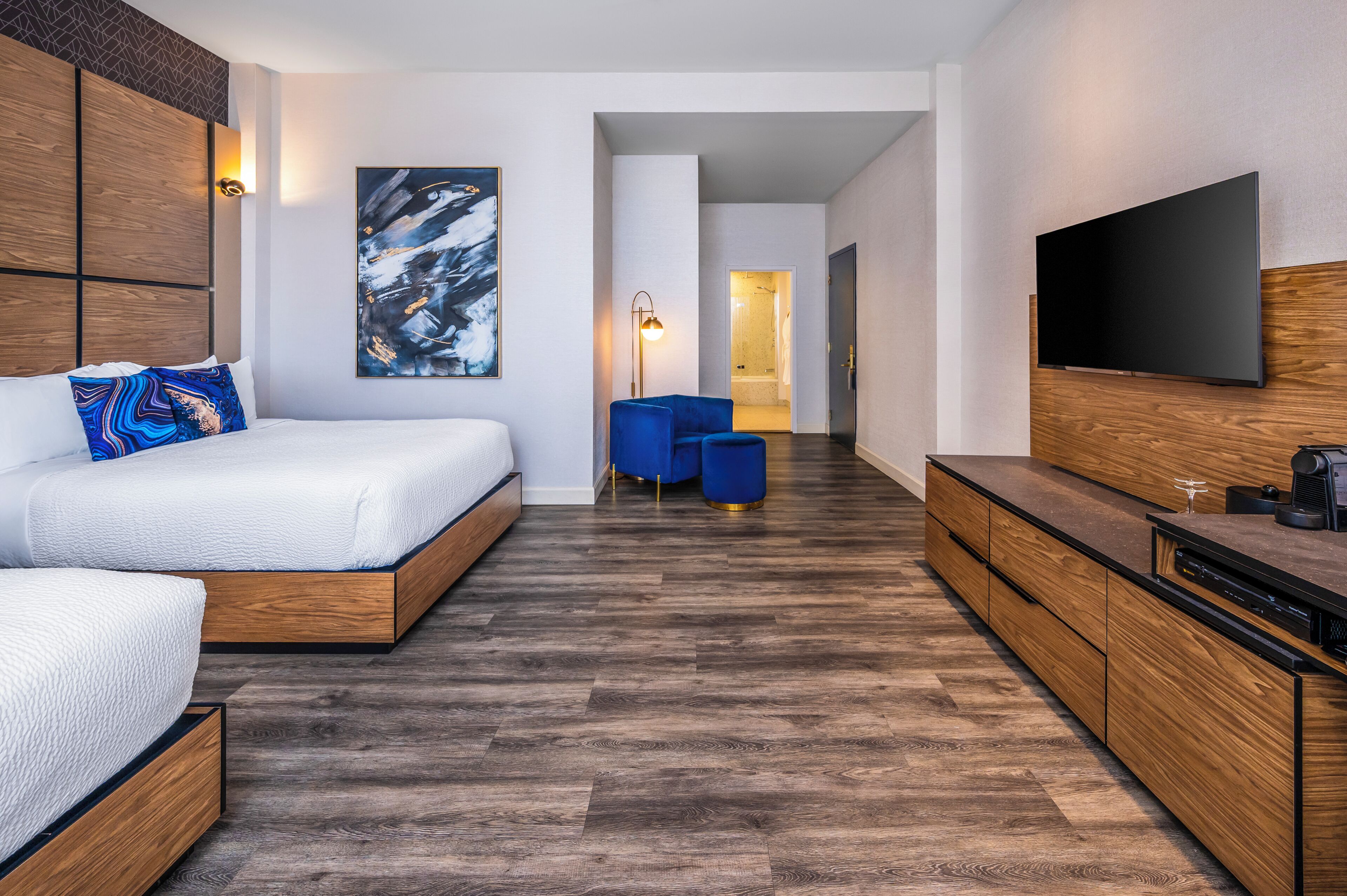 Premium bedding, in-room safe, desk, laptop workspace