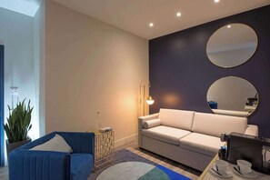Suite, 1 Queen Bed with Sofa bed, Non Smoking (Upgrade) | 1 bedroom, premium bedding, in-room safe, desk