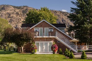 Carriage House Suite | Water view