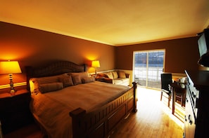 Deluxe Room, 1 King Bed with Sofa bed