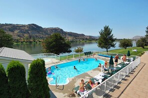 Seasonal outdoor pool, open 7:00 AM to 10:00 PM, pool loungers