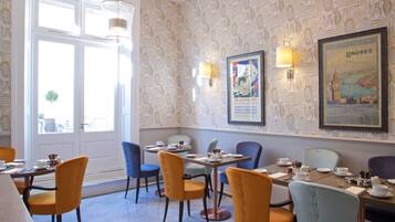 Daily buffet breakfast (GBP 17 per person)