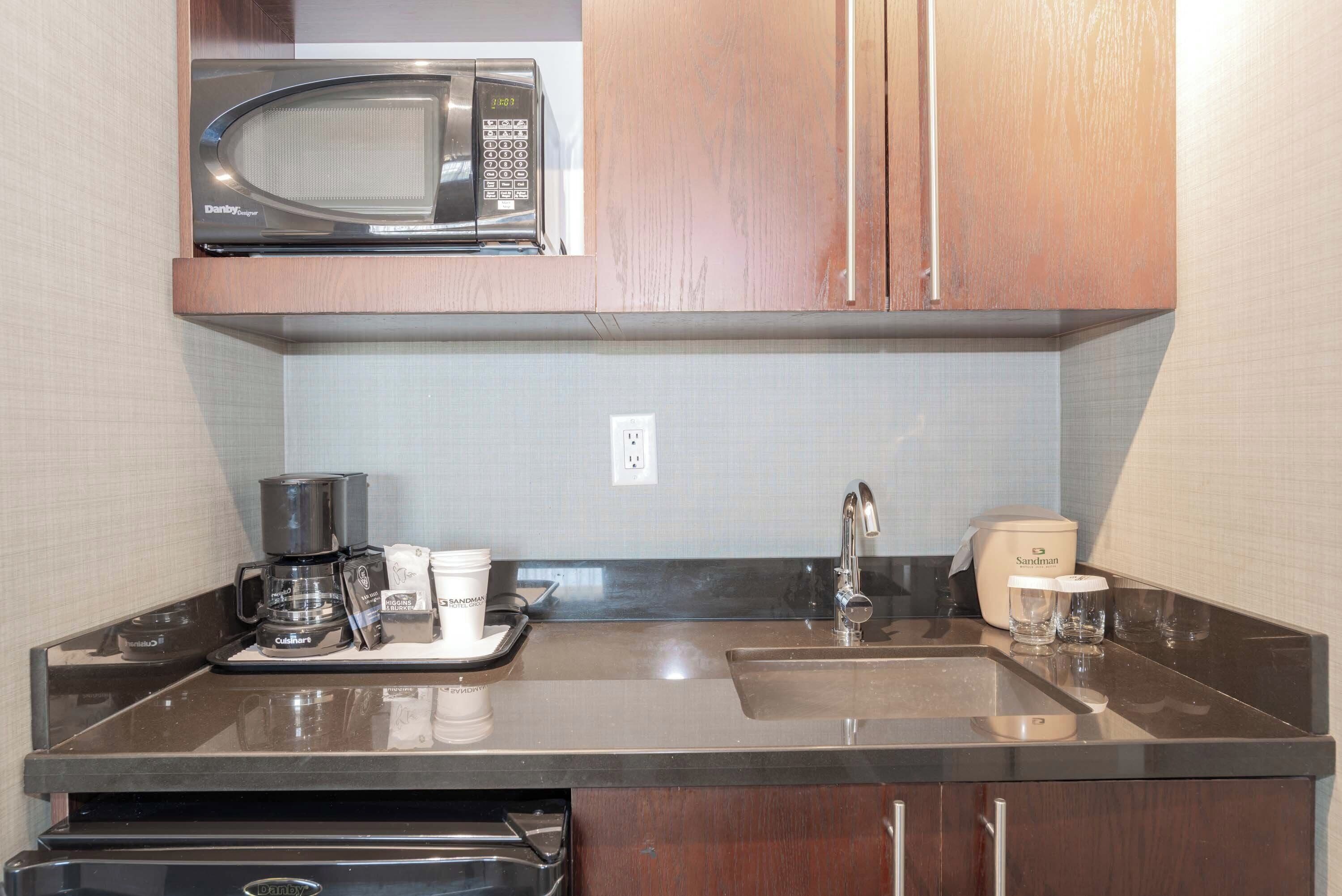 grand suite, 1 king bed with sofa bed, kitchenette | private kitchenette | coffee/tea maker