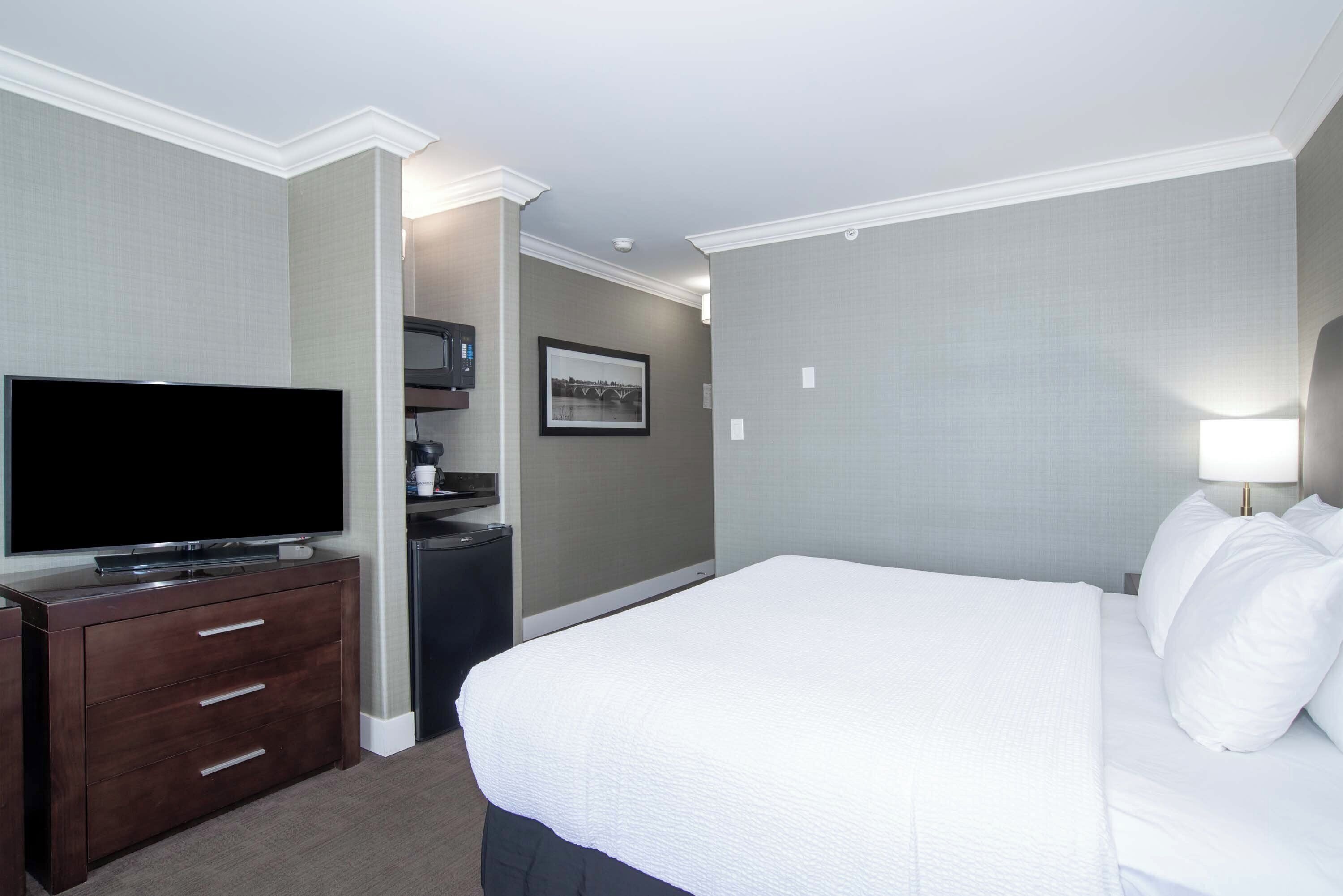 standard room, 1 king bed | 1 bedroom, desk, laptop workspace, blackout curtains