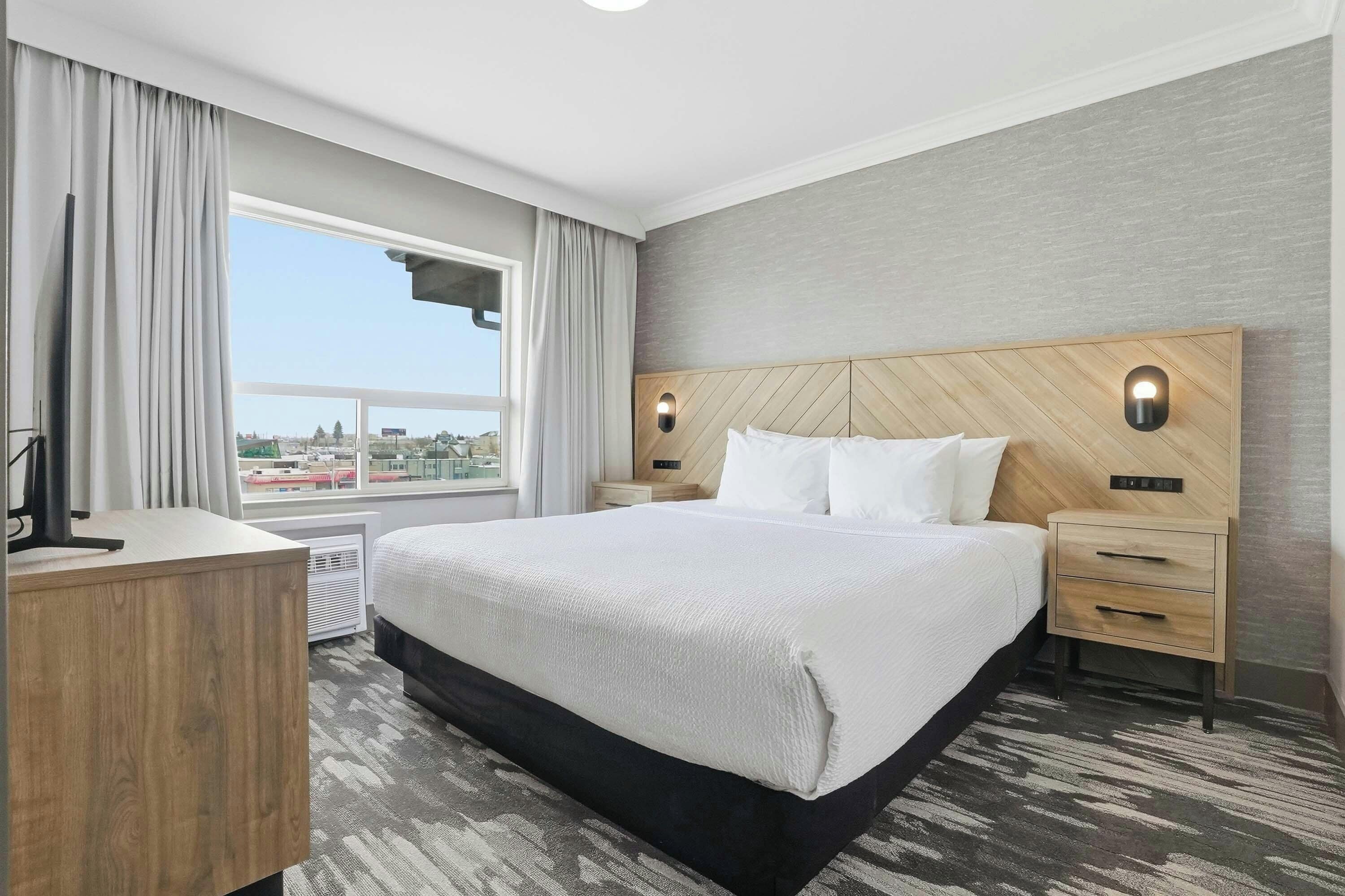 Grand Suite, 1 King Bed with Sofa bed, Kitchenette | Desk, laptop workspace, blackout drapes, iron/ironing board