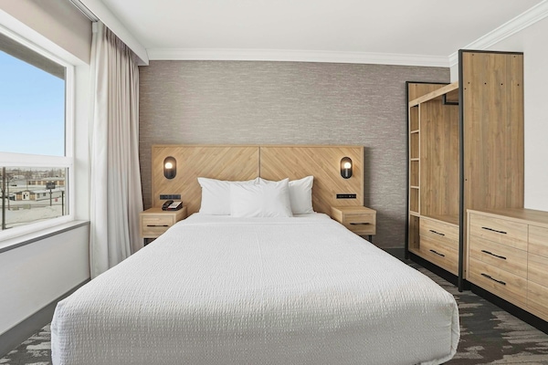 Standard Room, 1 Queen Bed | Desk, laptop workspace, blackout curtains, iron/ironing board