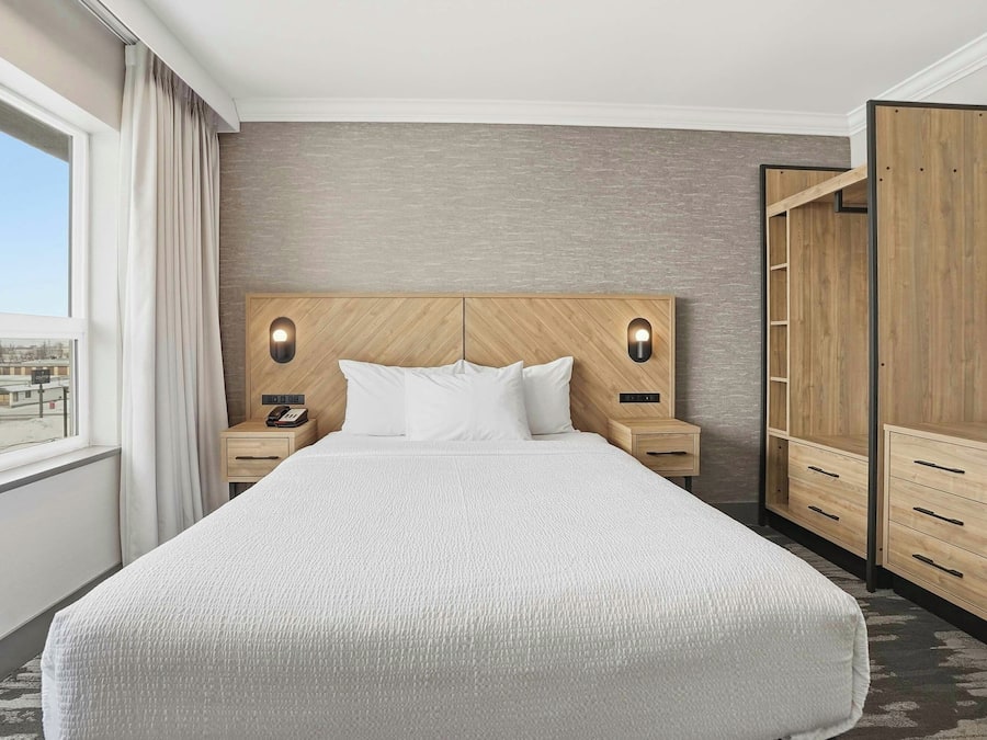 Quarto standard, 1 cama Queen | Escrivaninha, espaço de trabalho para notebook, cortinas blackout