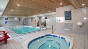 Piscine intérieure
