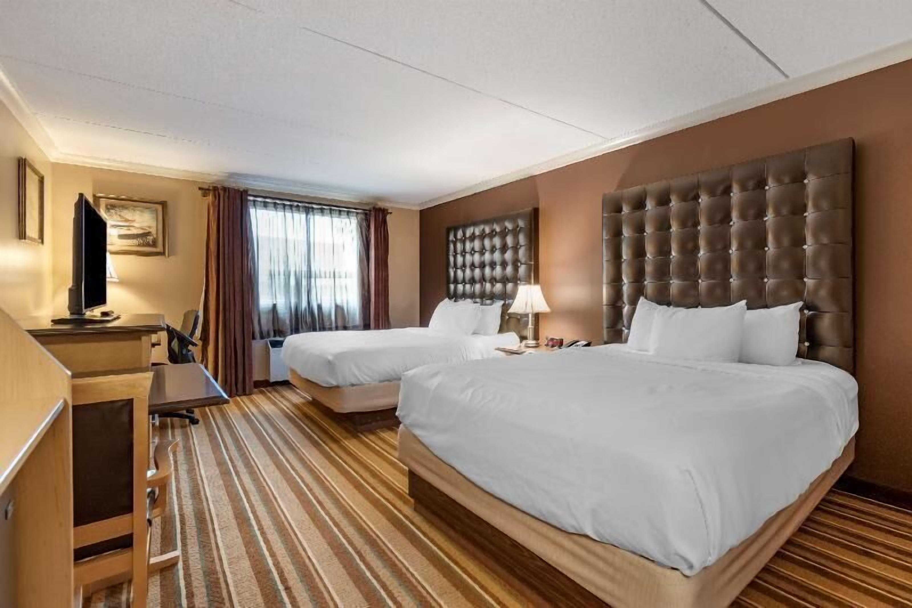 In-room safe, desk, laptop workspace, blackout drapes