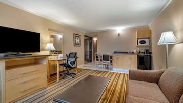 Een kluis op de kamer, een bureau, een laptopwerkplek