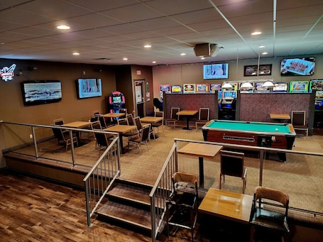 Serves lunch and dinner. Best Western Marquis Inn & Suites