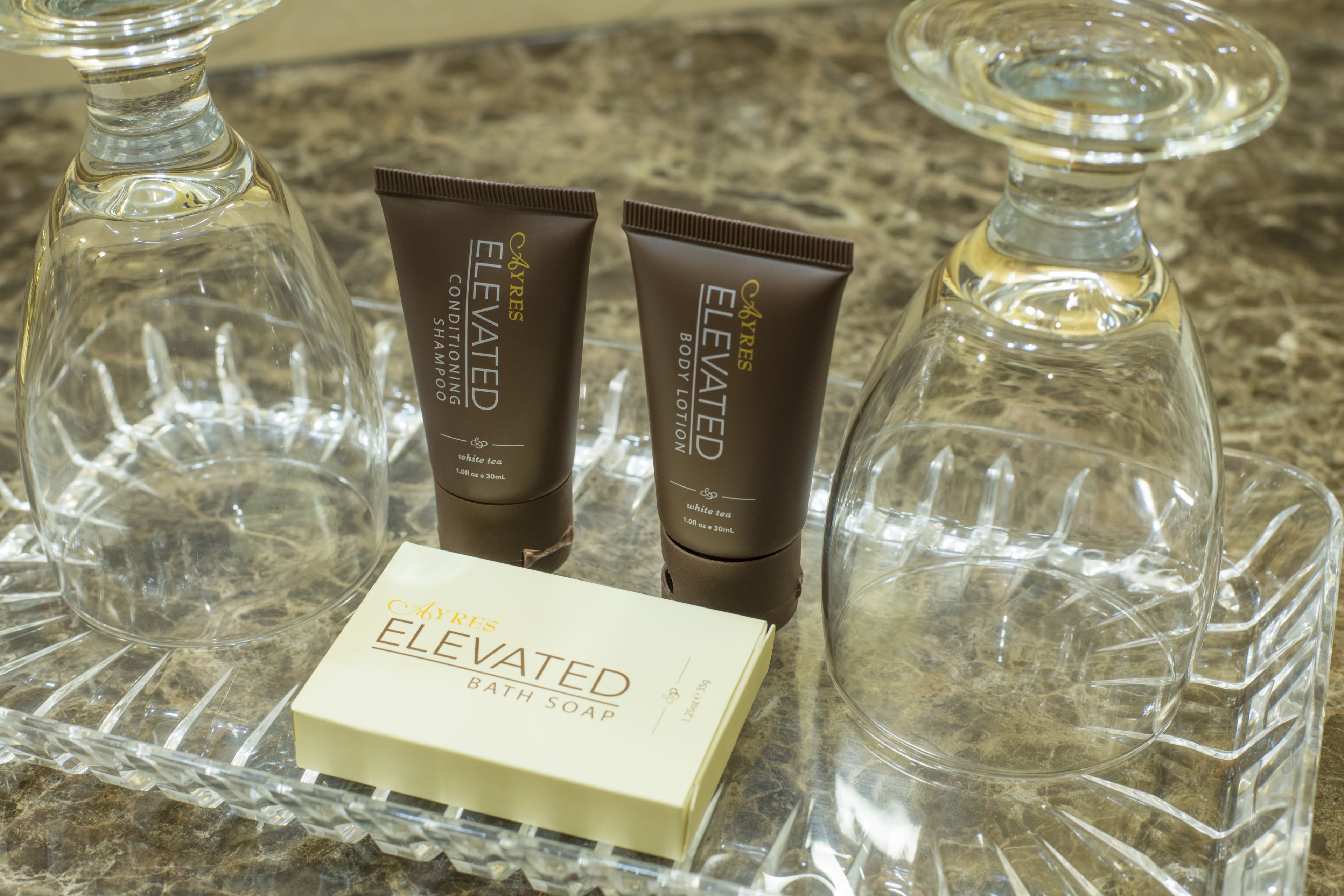 combined shower/bathtub, eco-friendly toiletries, hair dryer, towels