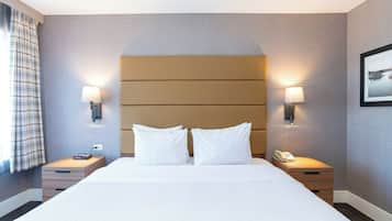 Standard Room, 1 King Bed | In-room safe, desk, laptop workspace, iron/ironing board