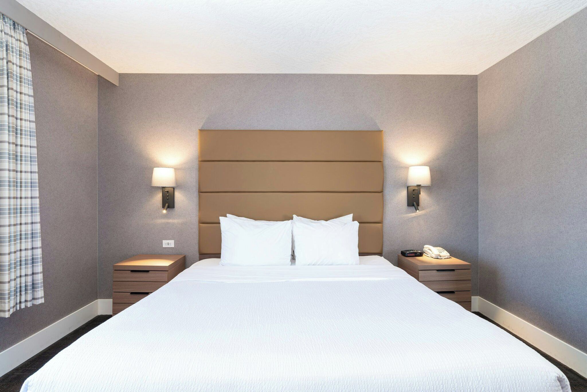 Standard Room, 1 King Bed with Sofa bed | In-room safe, desk, laptop workspace, iron/ironing board