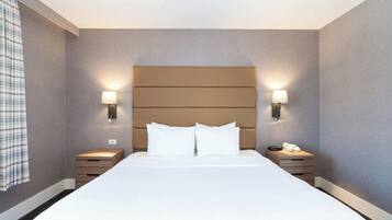 Standard Room, 1 King Bed with Sofa bed | In-room safe, desk, laptop workspace, iron/ironing board