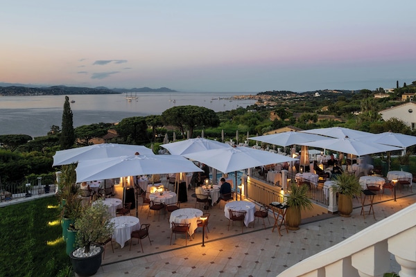 2 restaurants servant le dîner et le souper