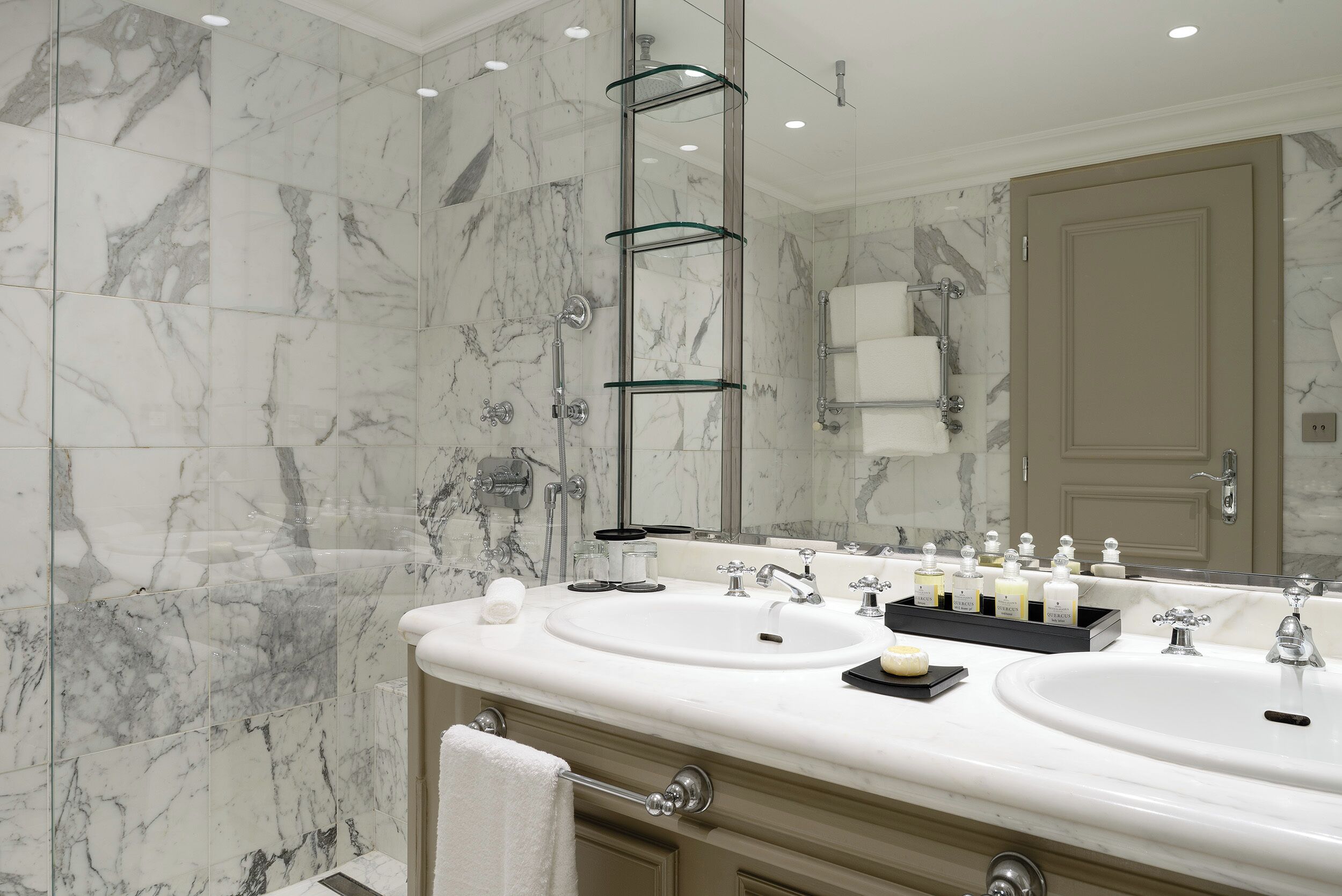 panoramic suite | bathroom | free toiletries, hair dryer, bathrobes, slippers