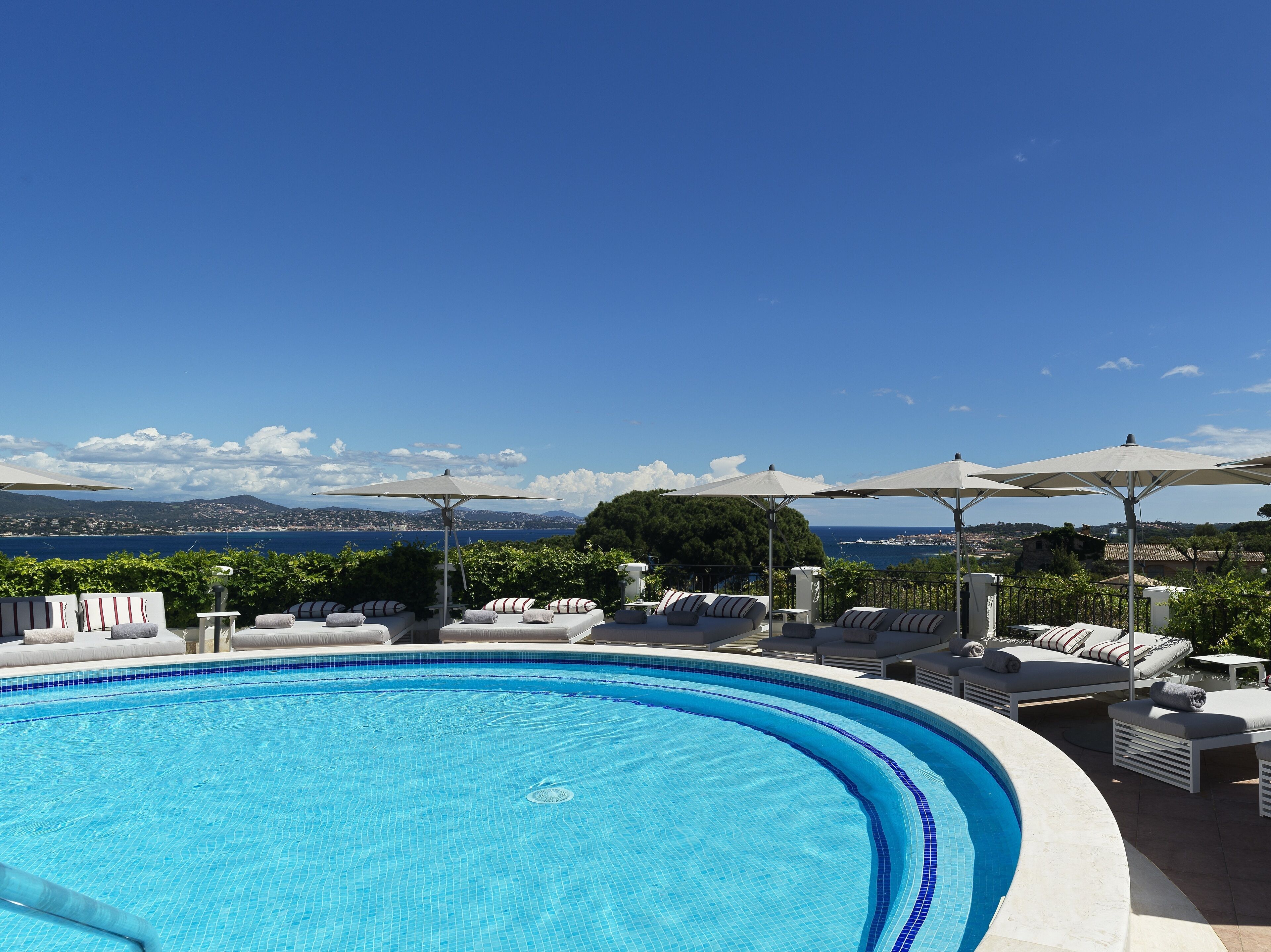 2 outdoor pools, pool umbrellas, sun loungers