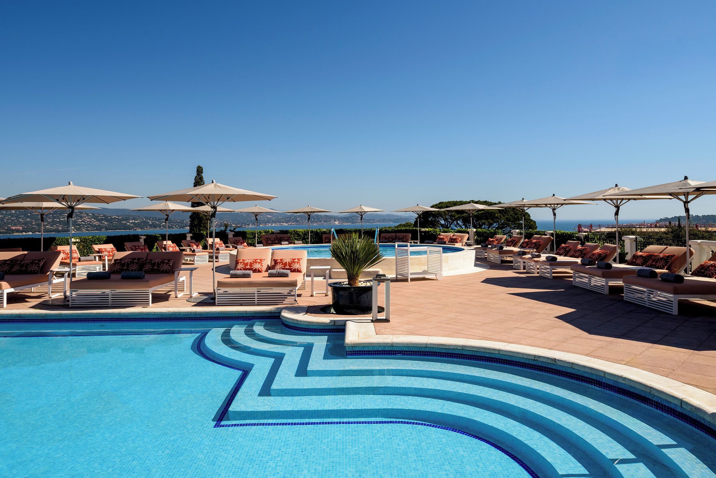 2 outdoor pools, pool umbrellas, sun loungers