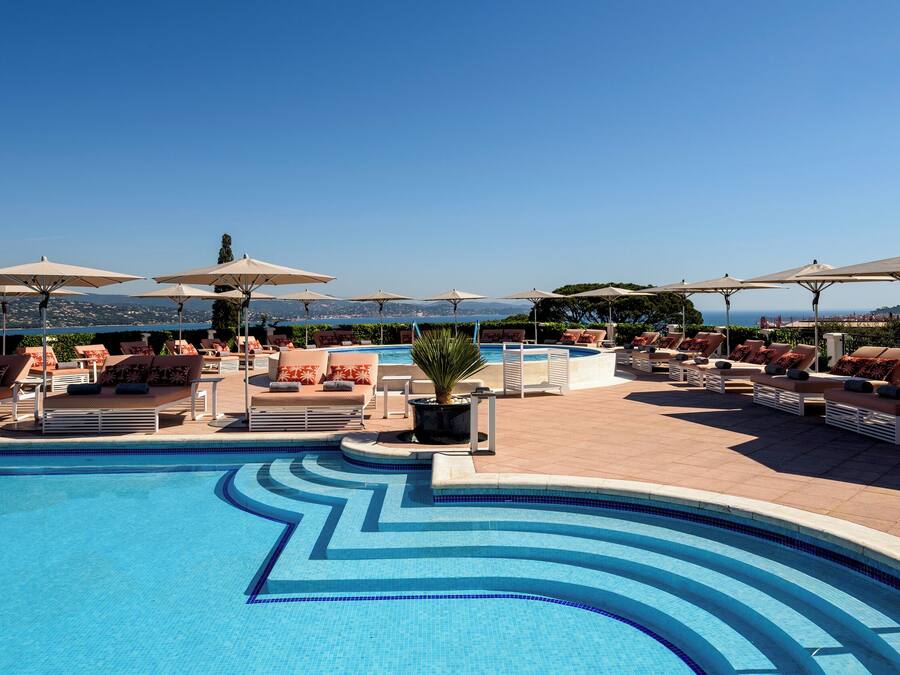 2 outdoor pools, pool umbrellas, sun loungers