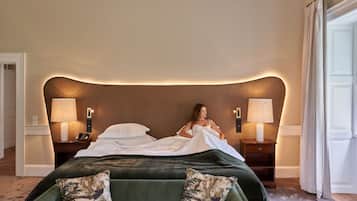 Hypo-allergenic bedding, minibar, in-room safe, individually decorated