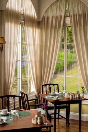 Breakfast, lunch, dinner served; international cuisine, garden views 