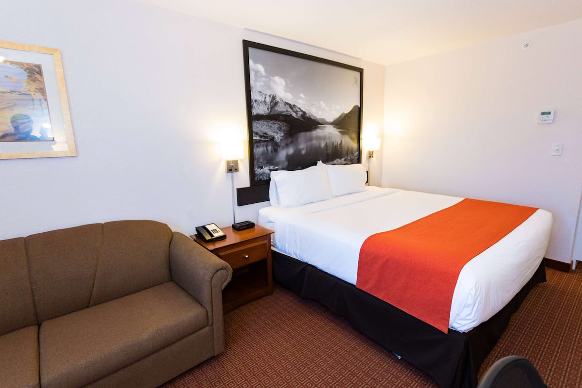 1 bedroom, in-room safe, desk, blackout drapes