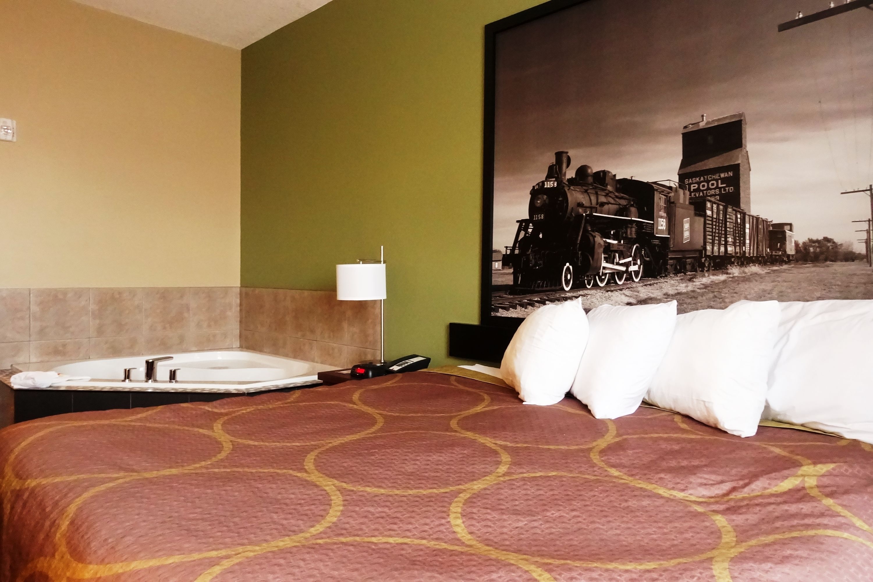 Studio Suite, 1 King Bed, Non Smoking | Desk, blackout curtains, free WiFi, bed sheets