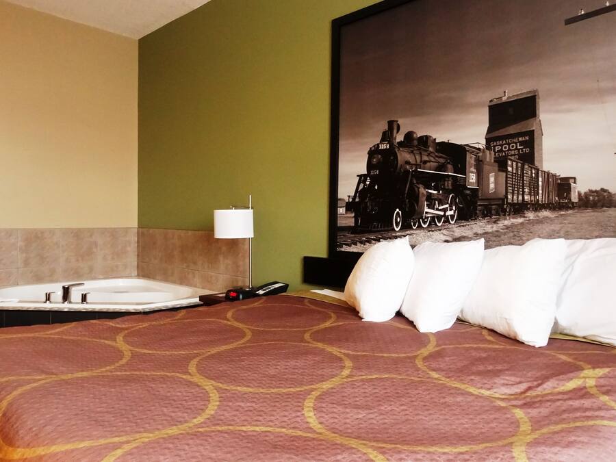 Suite monolocale, 1 letto king, non fumatori | Una scrivania, tende oscuranti, Wi-Fi gratuito, lenzuola