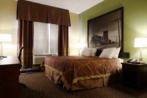 Room, 1 King Bed, Non Smoking | Desk, free cribs/infant beds, free WiFi, bed sheets