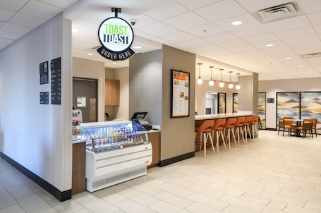 Restaurant. Holiday Inn Fredericksburg Conference Ctr by IHG
