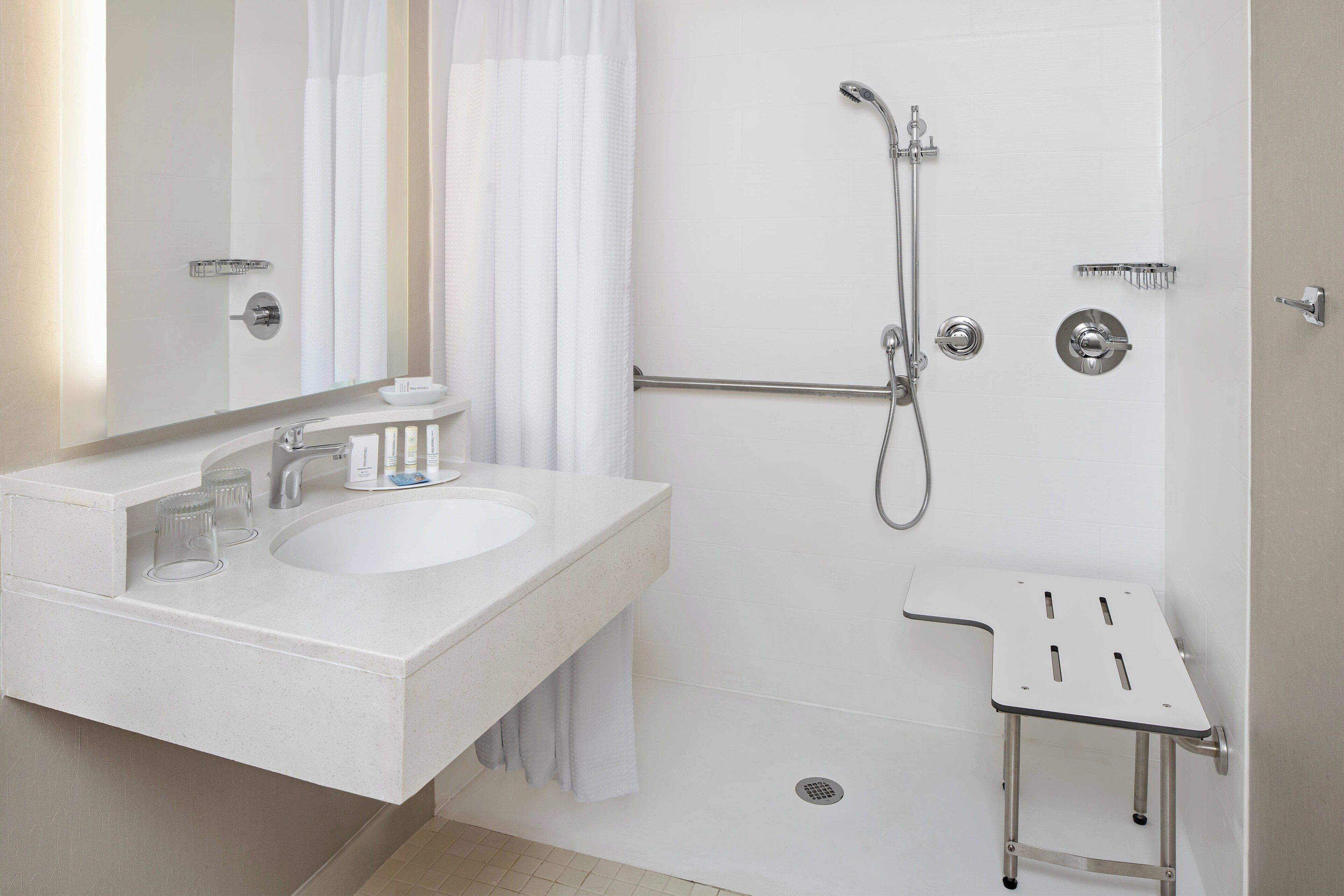 combined shower/bathtub, free toiletries, hair dryer, towels