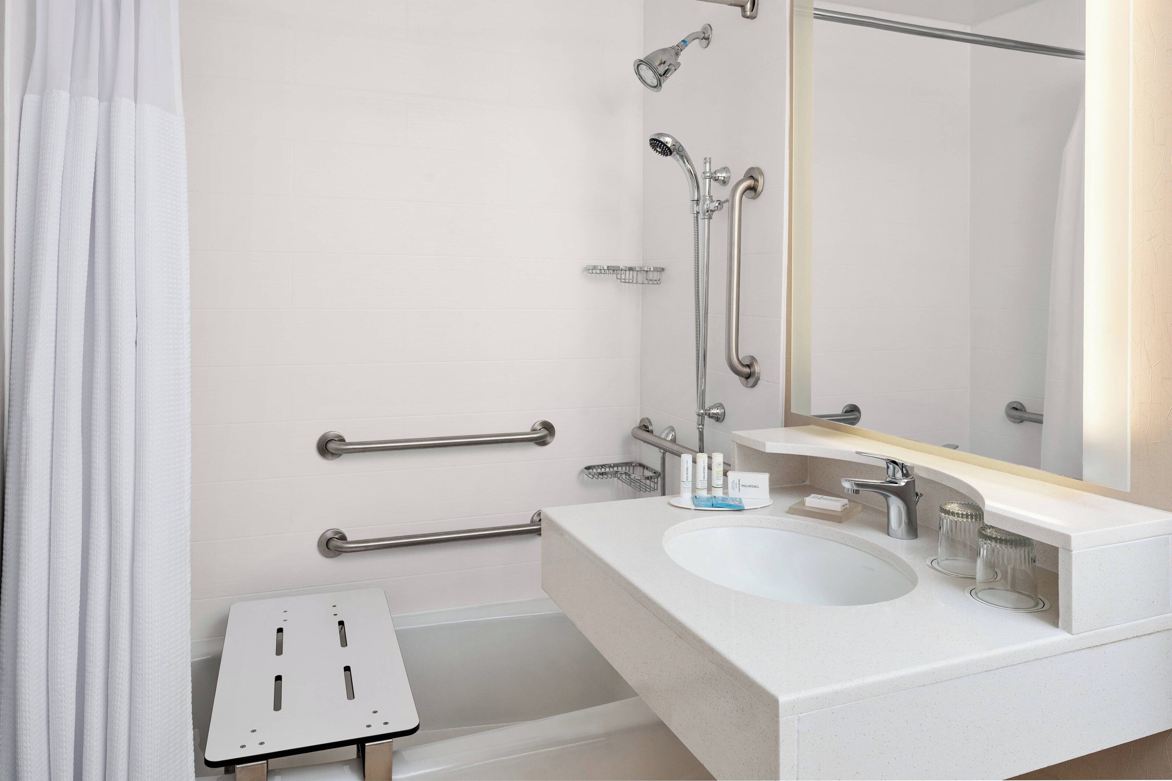 combined shower/bathtub, free toiletries, hair dryer, towels