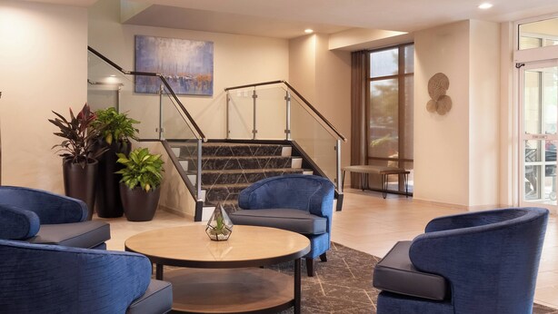 Lobby-lounge