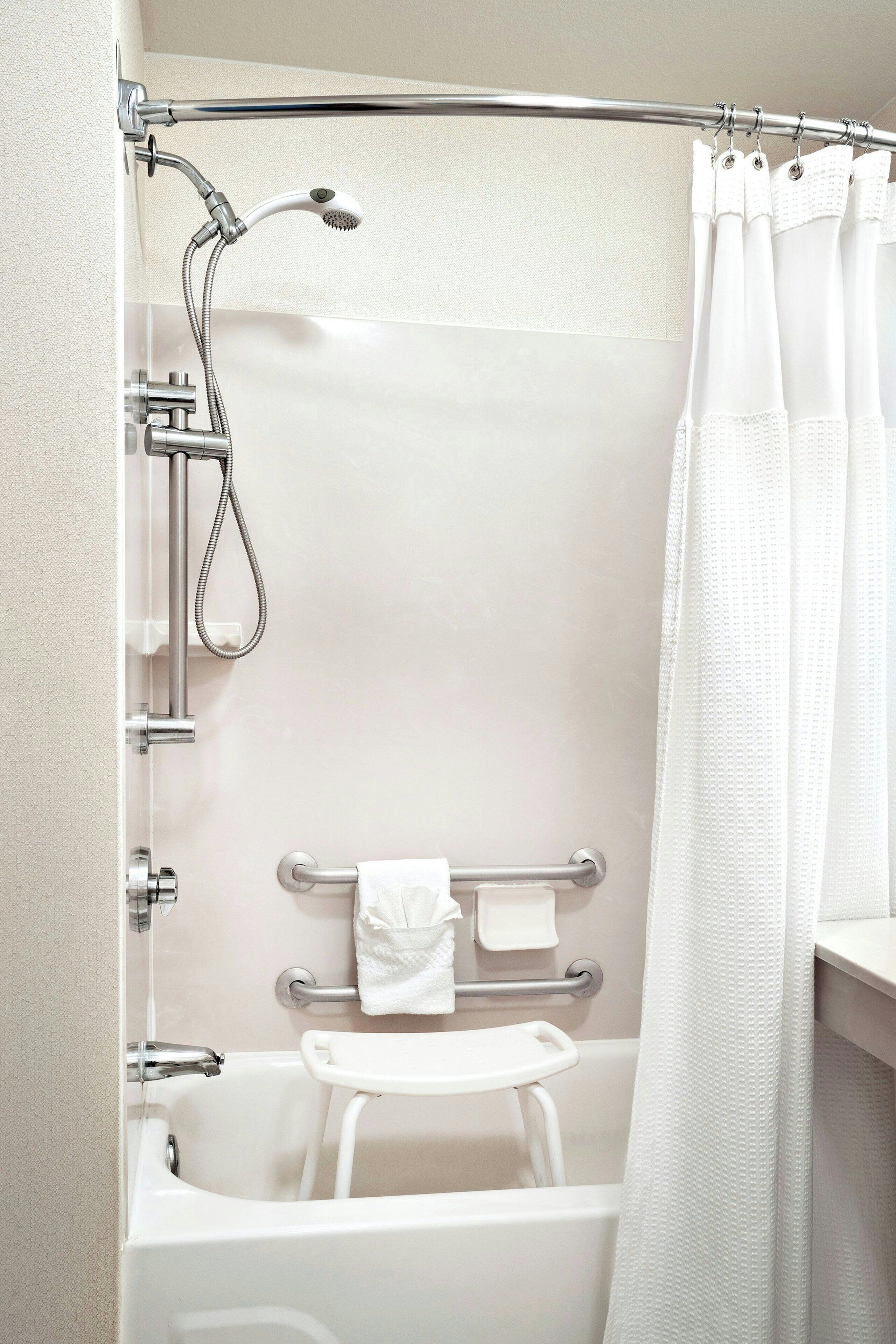 combined shower/bathtub, free toiletries, hair dryer, towels