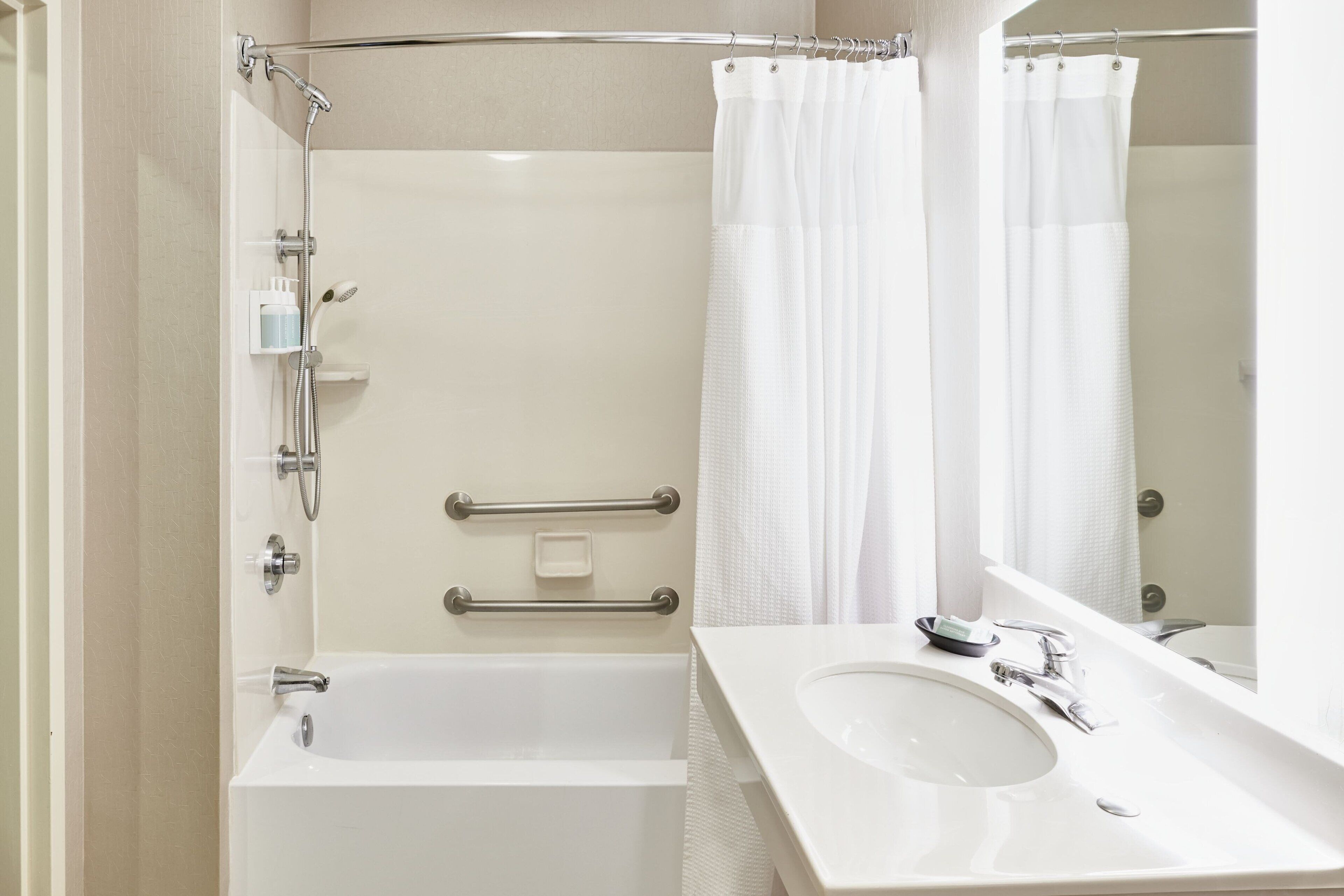 combined shower/bathtub, free toiletries, hair dryer, towels