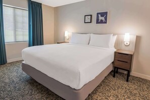 Egyptian cotton sheets, premium bedding, pillow-top beds, desk - Sonesta ES Suites Andover Boston (Andover)