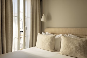 Habitación superior | Ropa de cama de alta calidad y minibar