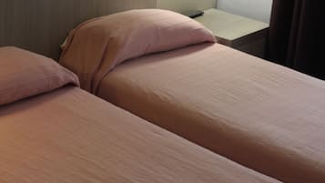 Superior Twin Room | Soundproofing, cribs/infant beds, free WiFi, bed sheets